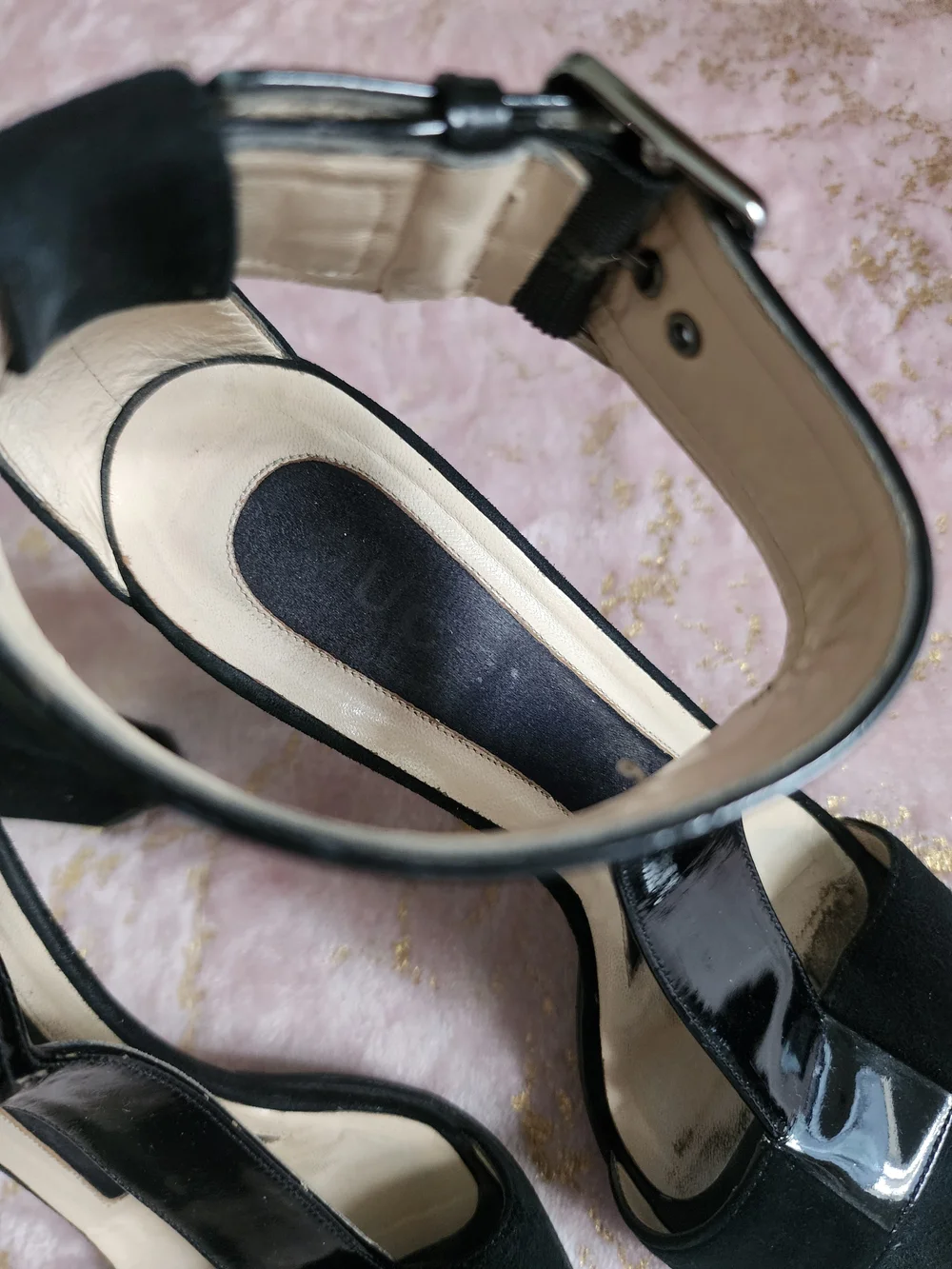 GUCCI | Classic Black T-Strap High Heel Sandals - Picture 9 of 16